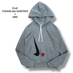希少カラー PLAYCOMMEdesGARCONS × NIKEコラボフーディ - メルカリ