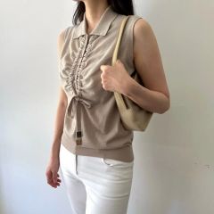 OLUN オルン ペプラムニットトップス ベージュ きりまる - メルカリ