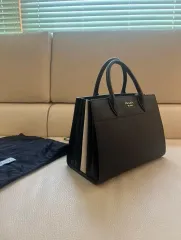 プラダ サフィアーノ トートバッグ