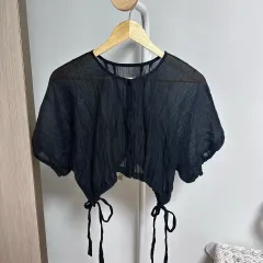 裾シャーリング クロップドショートブラウス ブラック