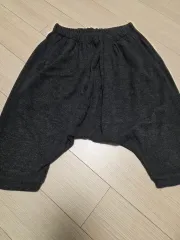 グレーバギーパンツ