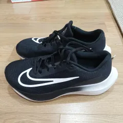 新品 NIKE ナイキ ズーム フライ5 ランニングシューズ 在庫処分につき出品いたします^^