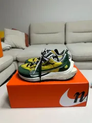 NIKE x SACAI ヴェイパーワッフル ツアーイェロー & ゴージグリーン 26.5cm
