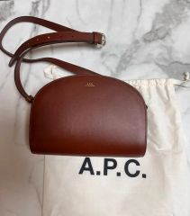 A.P.C. ラフィア レザー ショルダーバッグ 保存袋付き ブラウン - メルカリ