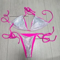 ピンク ビキニ
