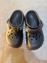 Crocs クロックス サンダル M11（29cm相当） ブラック×ベージュ - メルカリ