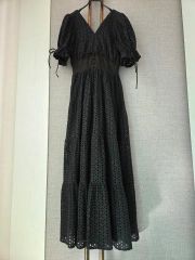 美品 ヌキテパ ロングワンピース 黒 カットワーク刺繍 ノースリーブ