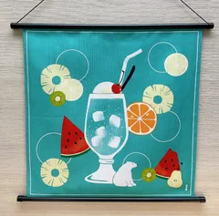初夏タペストリー【爽やかクリームソーダ】軸付きタペストリー 玄関飾り デザート 可愛い  夏ウォールデコ 新品未使用品 外国土産 日本製