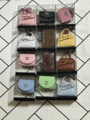 新品】MARIEBELLE ノベルティミニバッグ型チャーム 3種 - メルカリ