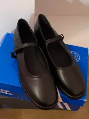 フラットシューズ