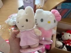 ハローキティ ぬいぐるみセット&カップ・スプーンセット - メルカリ