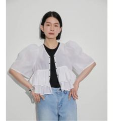 最終値下げ！新品　yori バックフレアショートノーカラージャケット　38 新品 yori バックフレアショートノーカラージャケット 38 - メルカリ