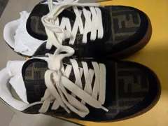 FENDI スニーカー