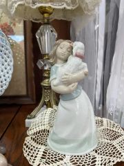 リヤドロ　お人形さんと添い寝 リヤドロ5717お人形さんと添い寝（箱なし） - メルカリ