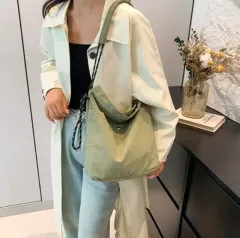 超軽量シャカシャカ素材クロスショルダーバッグ