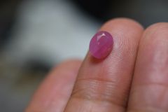 RS13-64 非加熱 1.54ct ミルキー 明るいピンク紫 サファイア べドナム