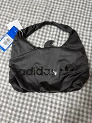 adidas】ロゴ映え♪定番ショルダーバッグ男女兼用OK!L size 約8L 