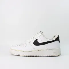 260 NIKE エアフォース 1 '07 白 ブラック CT2302-100