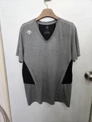 105 XL )) DESCENTE デサント Vネック 半袖Tシャツ