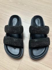 DIANA ビジュー付きフットベッドサンダル ドット柄 - メルカリ