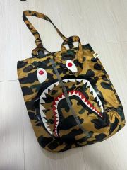 TRESTAR カモフラージュ柄サメトートバッグ - メルカリ