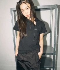 LIBEIRO ワンポイントロゴレディースTシャツ 新品 - メルカリ