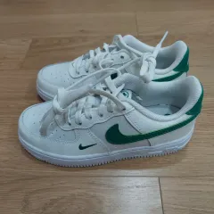新品 NIKE キッズ フォース スニーカー 在庫処分のため出品します^^