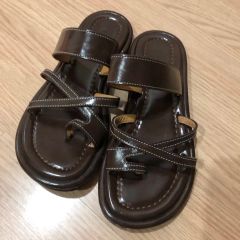 新品】EMME PARSONS クロコ型押し フラットサンダル - メルカリ