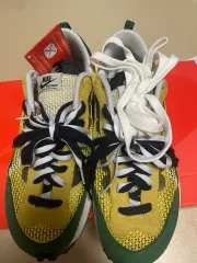 NIKE x SACAI ヴェイパーワッフル ツアー イエロー & ゴージ グリーン