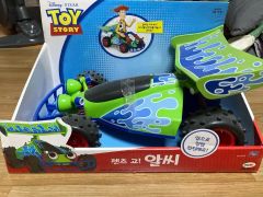 TOY STORY 2 BUZZ WITH RC フィギュア バズ - メルカリ