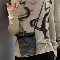 Vivienne Westwood レジ袋風レザーバッグ - メルカリ