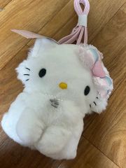 レア】雪うさぎキティちゃん ネックストラップ付き携帯ケース - メルカリ