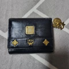 Christian Louboutin】Palatin コンパクトウォレット - メルカリ