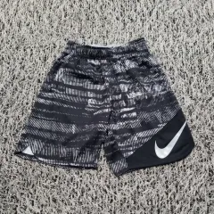 キッズ 145 NIKE トレーナー 機能性 ハーフパンツ (状態良し) 052102