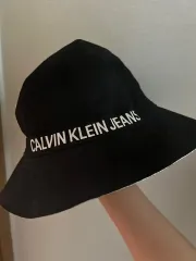 Calvin Klein カルバン・クライン リバーシブル バケットハットのサムネイル