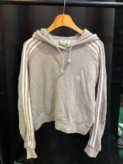 アディダス 正規品 クロップド フードTシャツ