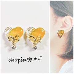 ฅ❤️ レジン　猫　ねこ　リボン　花　ピアス　イヤリング 1916 ） 猫 揺れる リボン レジン ピアス イヤリング - メルカリ