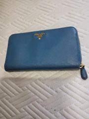 PRADA ヴィッテログレイン ラウンドファスナー メタルロゴ コバルト