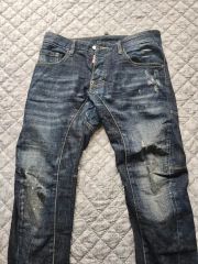 DSQUARED2 ダメージ加工デニム レッドジッパー型番S74LA0642 - メルカリ