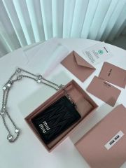 未使用品 MIU MIU ネックレス ラインストーン 2025年製 ロゴプレート
