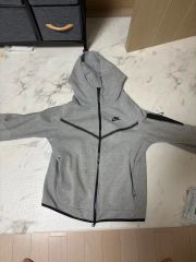 Tee Shyne着用Nikeテックフリースリフレクティブ NIKEタグあり - メルカリ