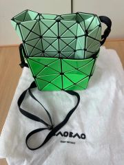 BAO BAO ISSEY MIYAKE グリーンショルダーバッグ - メルカリ