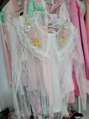 レース花装飾ブラウス