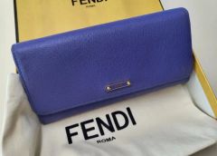 新品同様 箱付き FENDI フェンディ キーケース レザー セレリア ブルー
