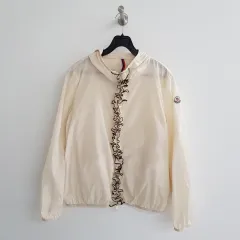 モンクレール ビブル ベージュジャケットのサムネイル