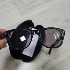 美品 TOM FORD サングラス amarra TF0502 74B べっ甲柄 - メルカリ