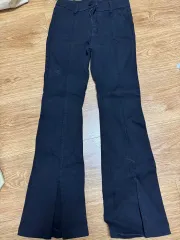 ブーツカット ズボン