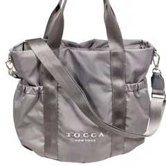 【美品】TOCCA NEW YORK　SANA SIDEPOCKET TOTE グレージュ グレー 2way トートバッグ ショルダーバッグ ブランドロゴ刺繍 ゴールドパーツ 金金具 ナイロン ショルダーストラップ付属 トッカ