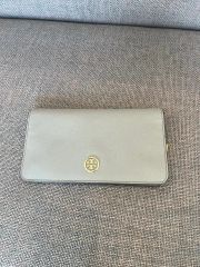 m*a様 Tory Burch ロビンソンジップ スリムウォレット グレージュ 