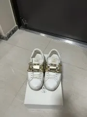 ヴァレンティノ アンタイトル ゴールドのサムネイル